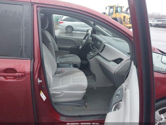 5TDKK3DC1GS755092 Toyota Sienna Le 8 Passenger