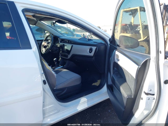 2T1BURHE3JC076160 Toyota COROLLA LE