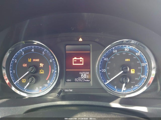 2T1BURHE3JC076160 Toyota COROLLA LE