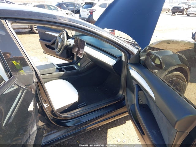 2023 TESLA MODEL 3 5YJ3E1EA1PF672392 Photo 4