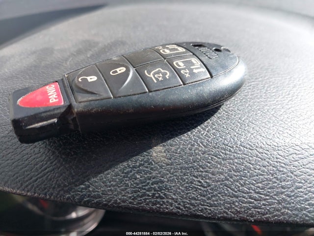 2015 Chrysler Town & Country Touring მანქანა იყიდება აუქციონზე, vin: 2C4RC1BG4FR582830, აუქციონის ნომერი: 44281884