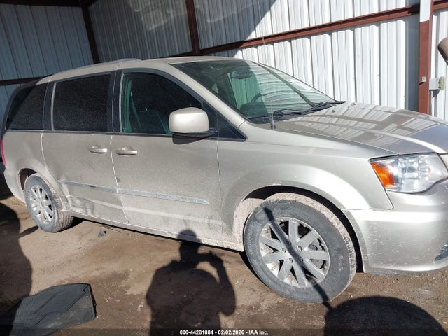 2015 Chrysler Town & Country Touring მანქანა იყიდება აუქციონზე, vin: 2C4RC1BG4FR582830, აუქციონის ნომერი: 44281884