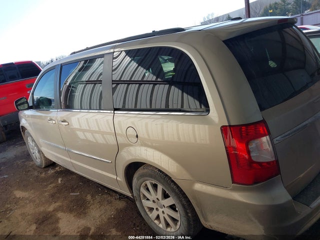 2015 Chrysler Town & Country Touring მანქანა იყიდება აუქციონზე, vin: 2C4RC1BG4FR582830, აუქციონის ნომერი: 44281884