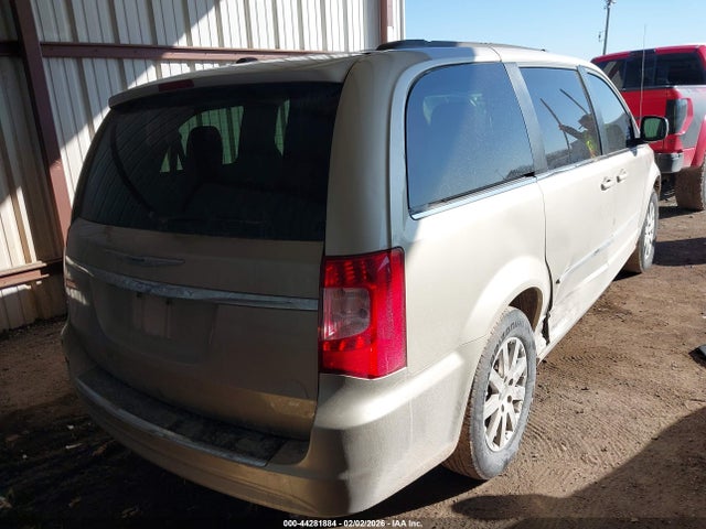 2015 Chrysler Town & Country Touring მანქანა იყიდება აუქციონზე, vin: 2C4RC1BG4FR582830, აუქციონის ნომერი: 44281884