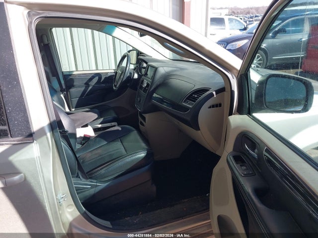 2015 Chrysler Town & Country Touring მანქანა იყიდება აუქციონზე, vin: 2C4RC1BG4FR582830, აუქციონის ნომერი: 44281884