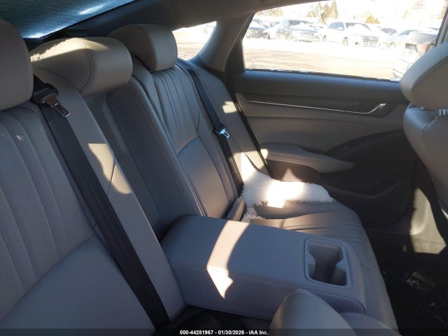 1HGCV2F98JA050979 Honda Accord Touring 2.0t