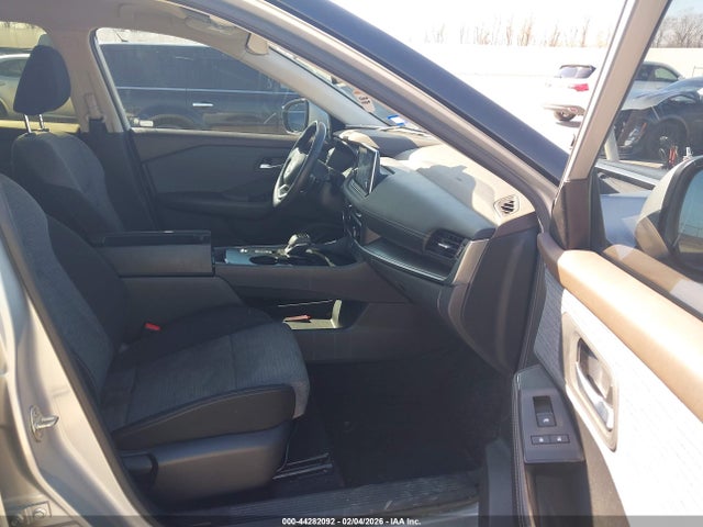 JN8BT3BA9PW416423 Nissan Rogue Sv Fwd