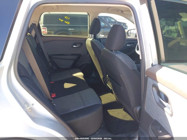 JN8BT3BA9PW416423 Nissan Rogue Sv Fwd