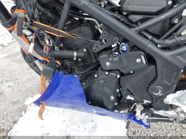2021 YAMAHA YZFR3 MH3RH18Y7MK005983 Photo 8