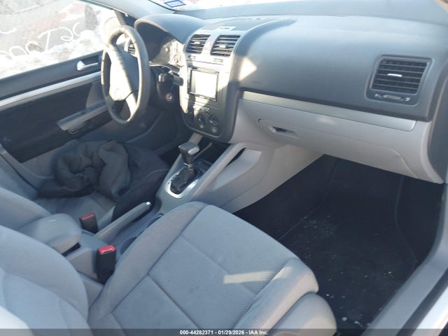 2007 Volkswagen Rabbit 4-door მანქანა იყიდება აუქციონზე, vin: WVWDR71K47W267309, აუქციონის ნომერი: 44282371