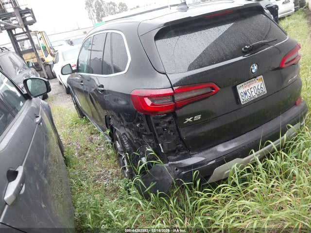 2020 BMW X5 5UXCR6C09LLL82175 Photo 2