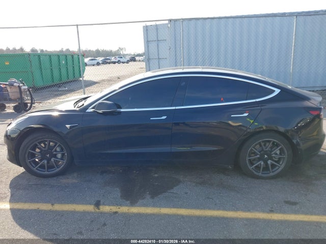 44282410 :رقم المزاد ، 5YJ3E1EB3KF199192 vin ، 2019 Tesla Model 3 Long Range/performance مزاد بيع