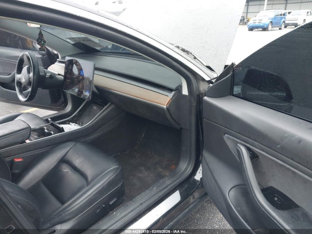 2019 TESLA MODEL 3 5YJ3E1EB3KF199192 Photo 4