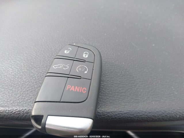 44282429 :رقم المزاد ، 1C3CCCAB8FN652578 vin ، 2015 Chrysler 200 Limited مزاد بيع