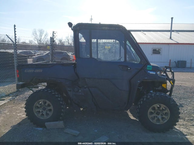 3JBUVAX44SK011499 Can-Am Defender