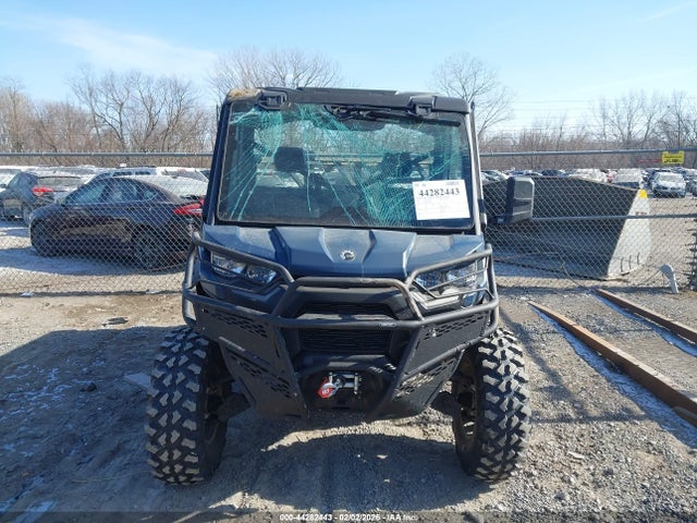 3JBUVAX44SK011499 Can-Am Defender