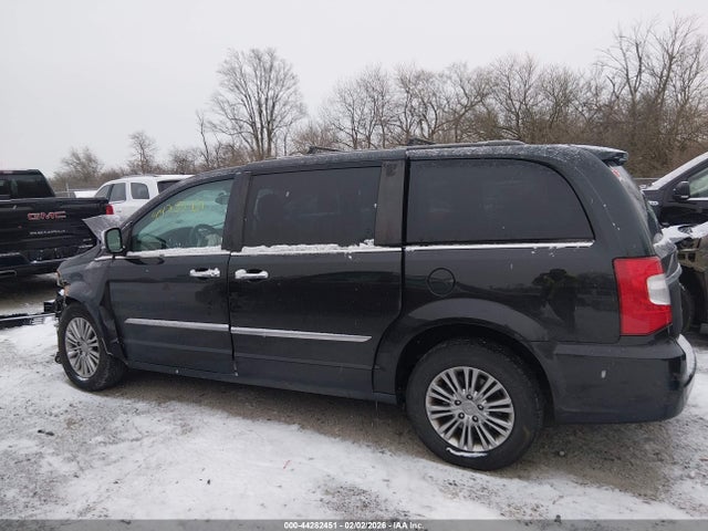 Продаж на аукціоні авто 2016 Chrysler Town & Country Touring-l Anniversary Edition, vin: 2C4RC1CGXGR208612, номер лоту: 44282451