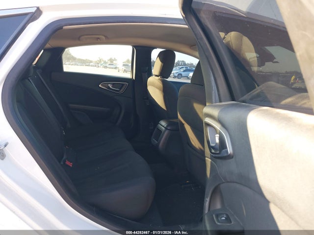 1C3CCCAB9FN675318 Chrysler 200 Limited