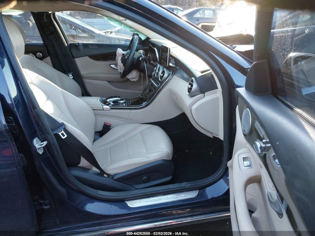 2015 Mercedes-benz C-class C 300 მანქანა იყიდება აუქციონზე, vin: 55SWF4KB8FU081028, აუქციონის ნომერი: 44282588