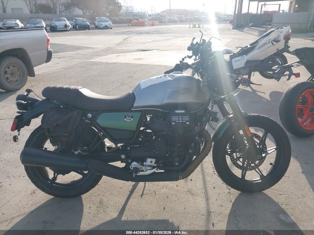 ZGUKZUA08MM000456 Moto Guzzi V7 Stone
