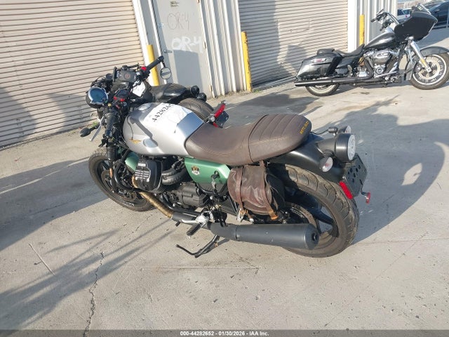 2021 MOTO GUZZI V7 ZGUKZUA08MM000456 Photo 2