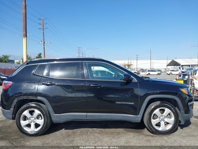 3C4NJCBB1JT469430 Jeep Compass Latitude Fwd