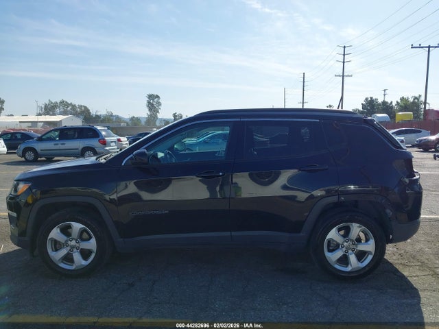 3C4NJCBB1JT469430 Jeep Compass Latitude Fwd