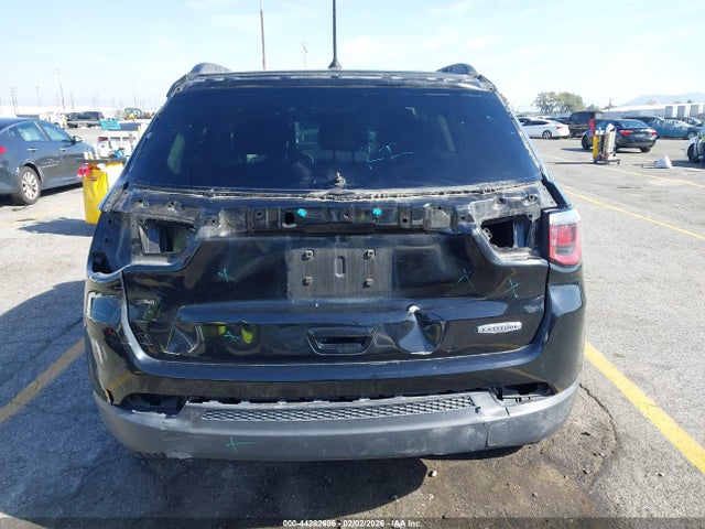 3C4NJCBB1JT469430 Jeep Compass Latitude Fwd
