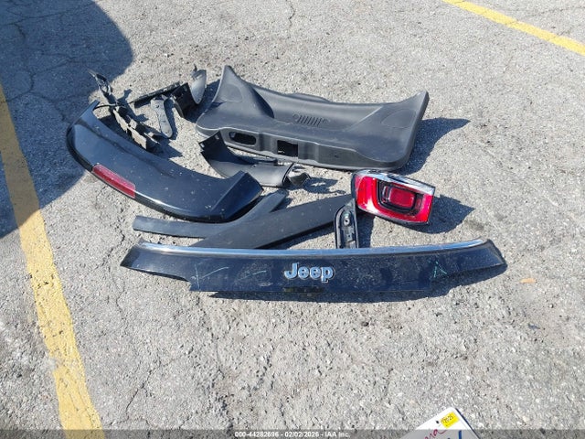 3C4NJCBB1JT469430 Jeep Compass Latitude Fwd