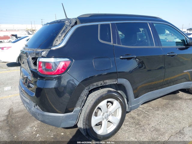 3C4NJCBB1JT469430 Jeep Compass Latitude Fwd