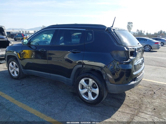 3C4NJCBB1JT469430 Jeep Compass Latitude Fwd