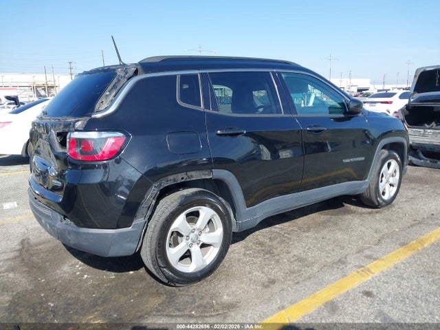 3C4NJCBB1JT469430 Jeep Compass Latitude Fwd