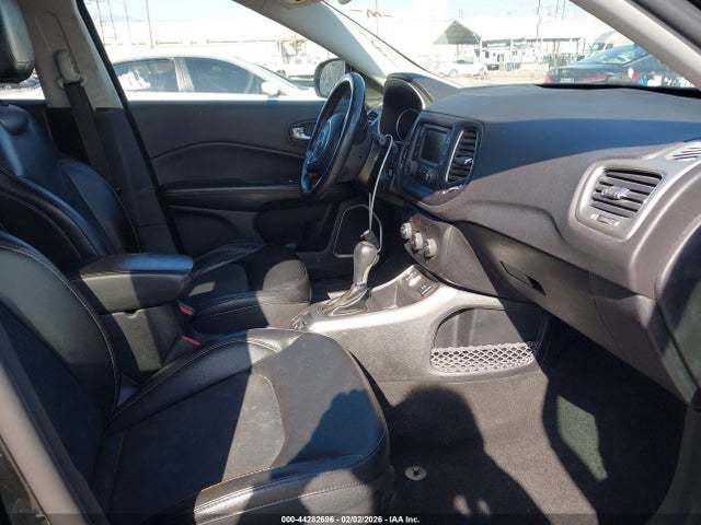 3C4NJCBB1JT469430 Jeep Compass Latitude Fwd