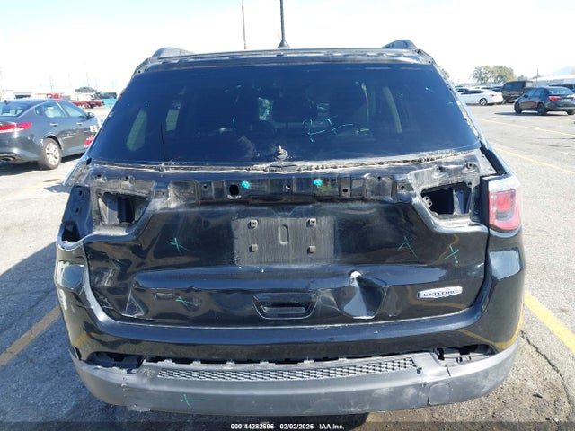 3C4NJCBB1JT469430 Jeep Compass Latitude Fwd