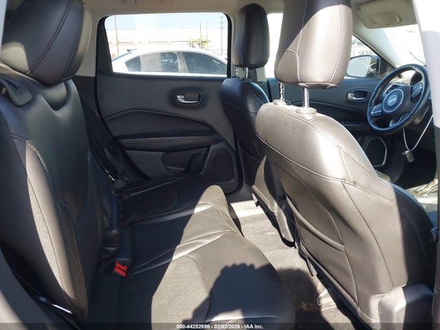 3C4NJCBB1JT469430 Jeep Compass Latitude Fwd