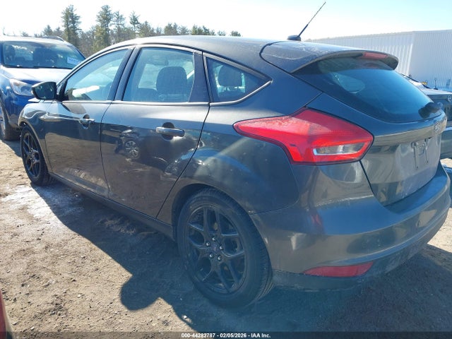 Ford FOCUS SE 2016 1FADP3K26GL332942 Image 3