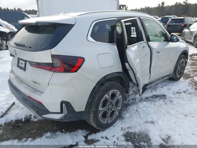 2024 BMW X1 WBX73EF08R5Z47610 Photo 3