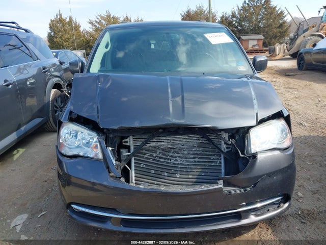 2016 Chrysler Town & Country Touring მანქანა იყიდება აუქციონზე, vin: 2C4RC1BG8GR198454, აუქციონის ნომერი: 44282887