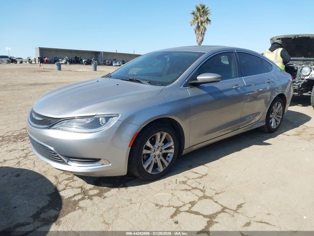 Chrysler 200 Limited 2015 1C3CCCAB9FN624868 Image 2