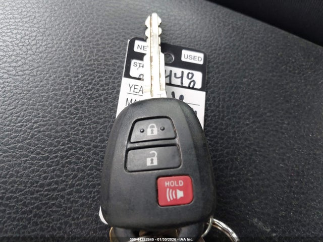 2T3ZFREV3GW290996 Toyota RAV4 LE