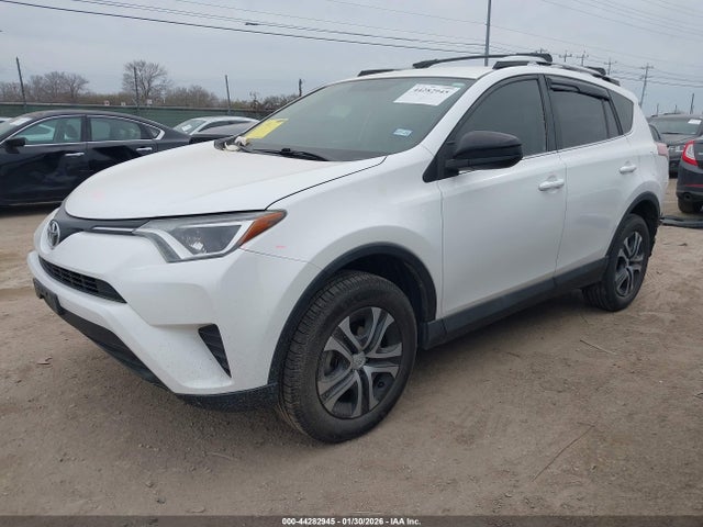2T3ZFREV3GW290996 Toyota RAV4 LE