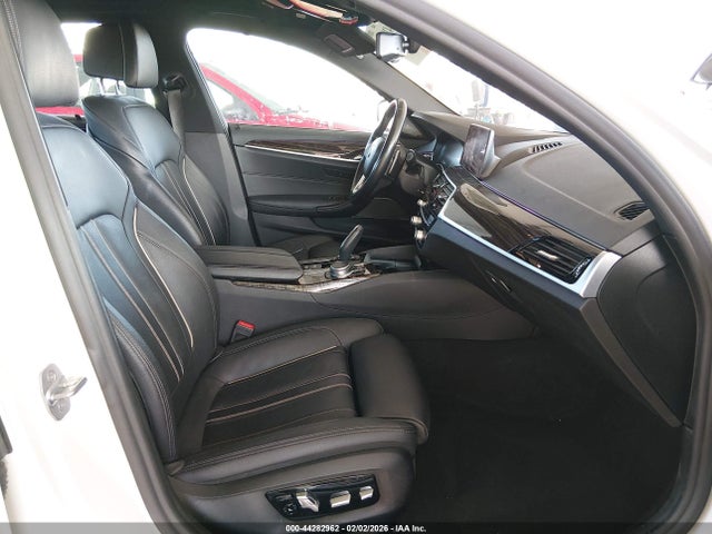 WBAJA5C59KWW31106 BMW 530I