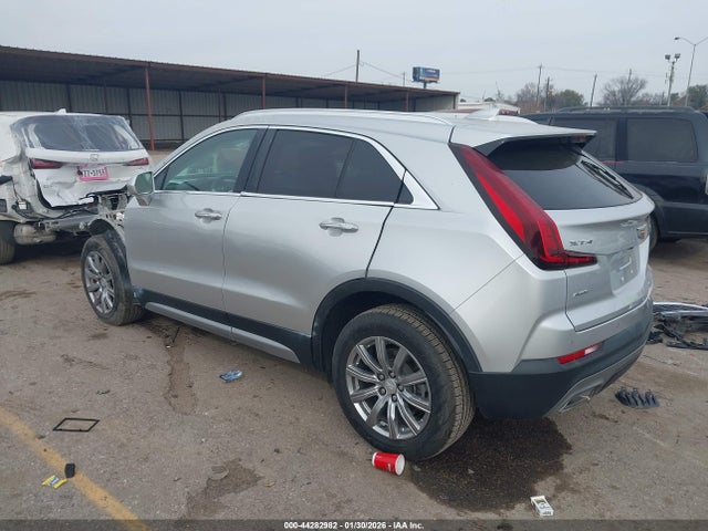 2019 CADILLAC XT4 1GYFZDR45KF204770 Photo 2