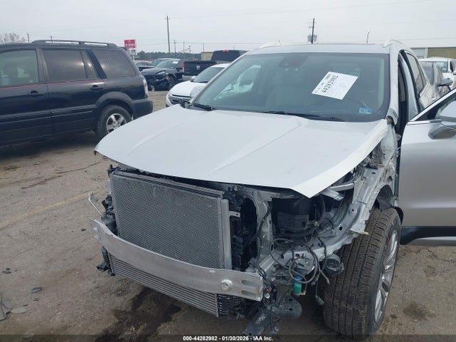 2019 CADILLAC XT4 1GYFZDR45KF204770 Photo 5