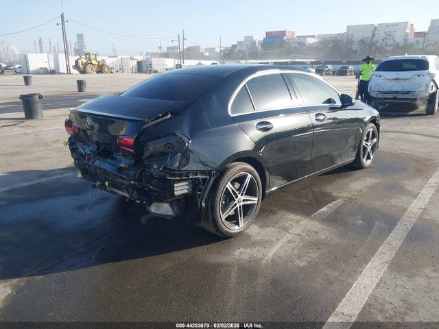 Mercedes-Benz A 220 2022 W1K3G4EB5NJ374072 Image 4