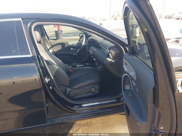 Mercedes-Benz A 220 2022 W1K3G4EB5NJ374072 Image 5