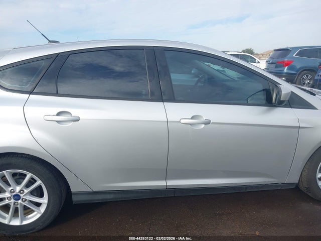 1FADP3K25JL273437 Ford FOCUS SE