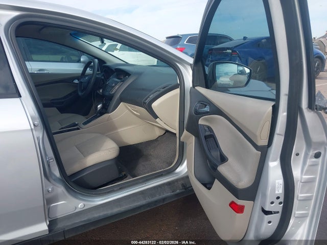 1FADP3K25JL273437 Ford FOCUS SE