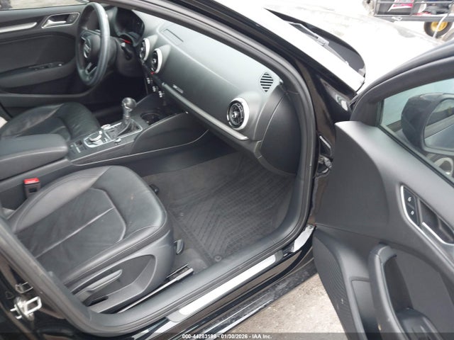 2018 AUDI A3 WAUAUGFF2J1063641 Photo 4