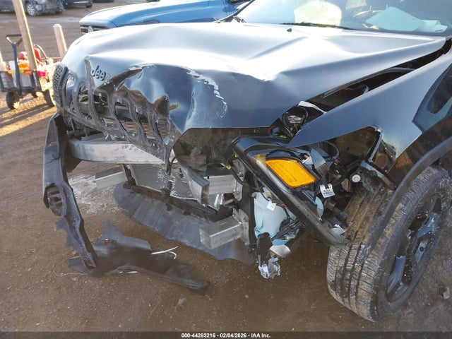 44283216 :رقم المزاد ، 1C4PJMLB8MD116691 vin ، 2021 Jeep Cherokee مزاد بيع